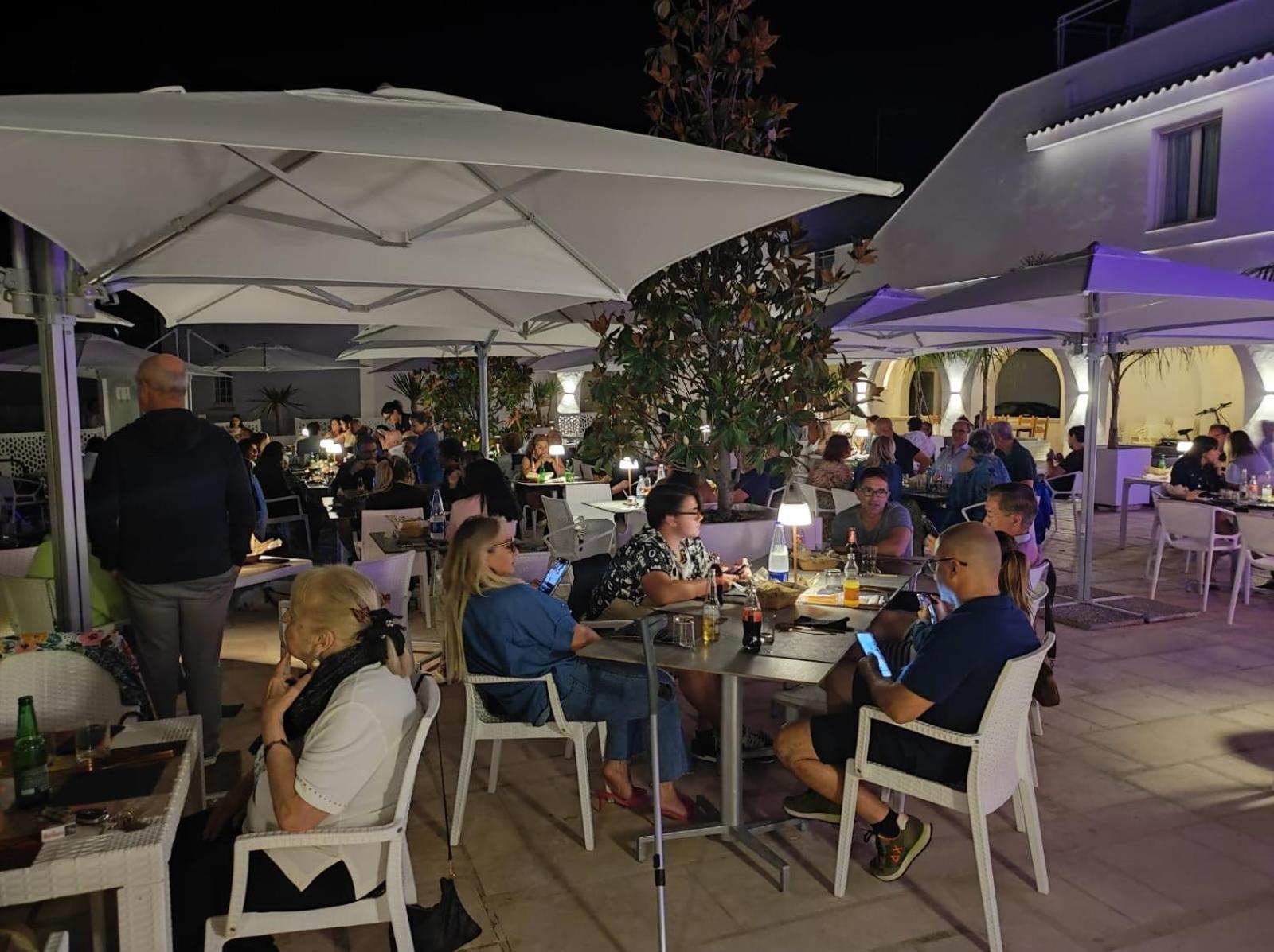 Rosa Marina Frontline Beach ออสตูนี ภายนอก รูปภาพ